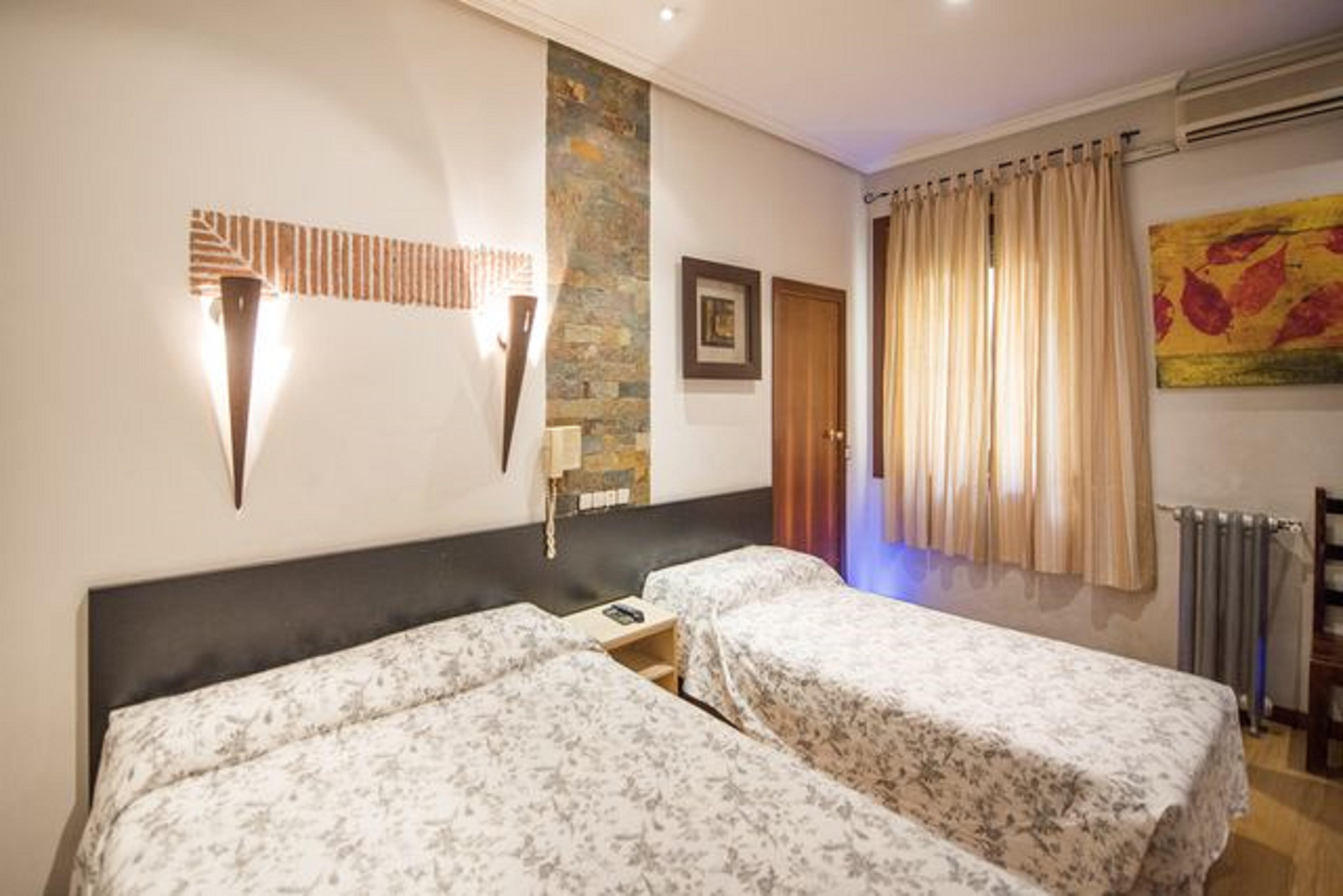 Hostal Manuela By Gaiarooms — Photos 3
